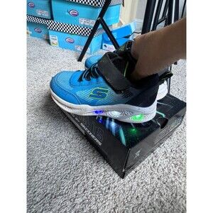 Boys Toddler Size 9 Skechers Light Up Sneakers